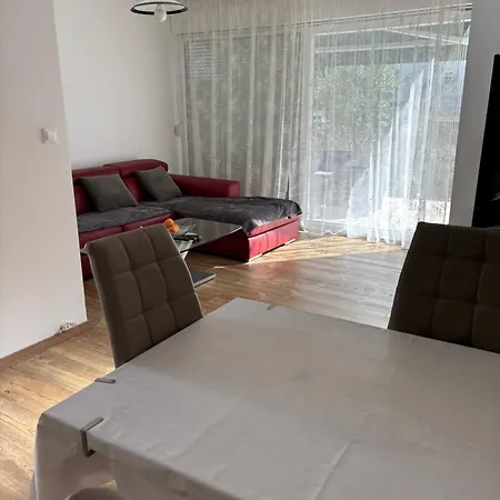 Adria Apartman *